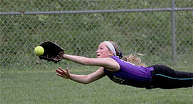 April diving to make the play during the VA Stingrays Showcase.